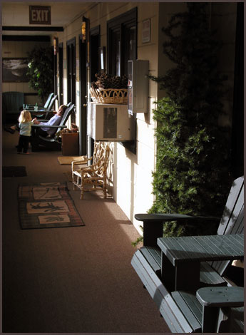 Mother Nature's Inn - Hall Porch